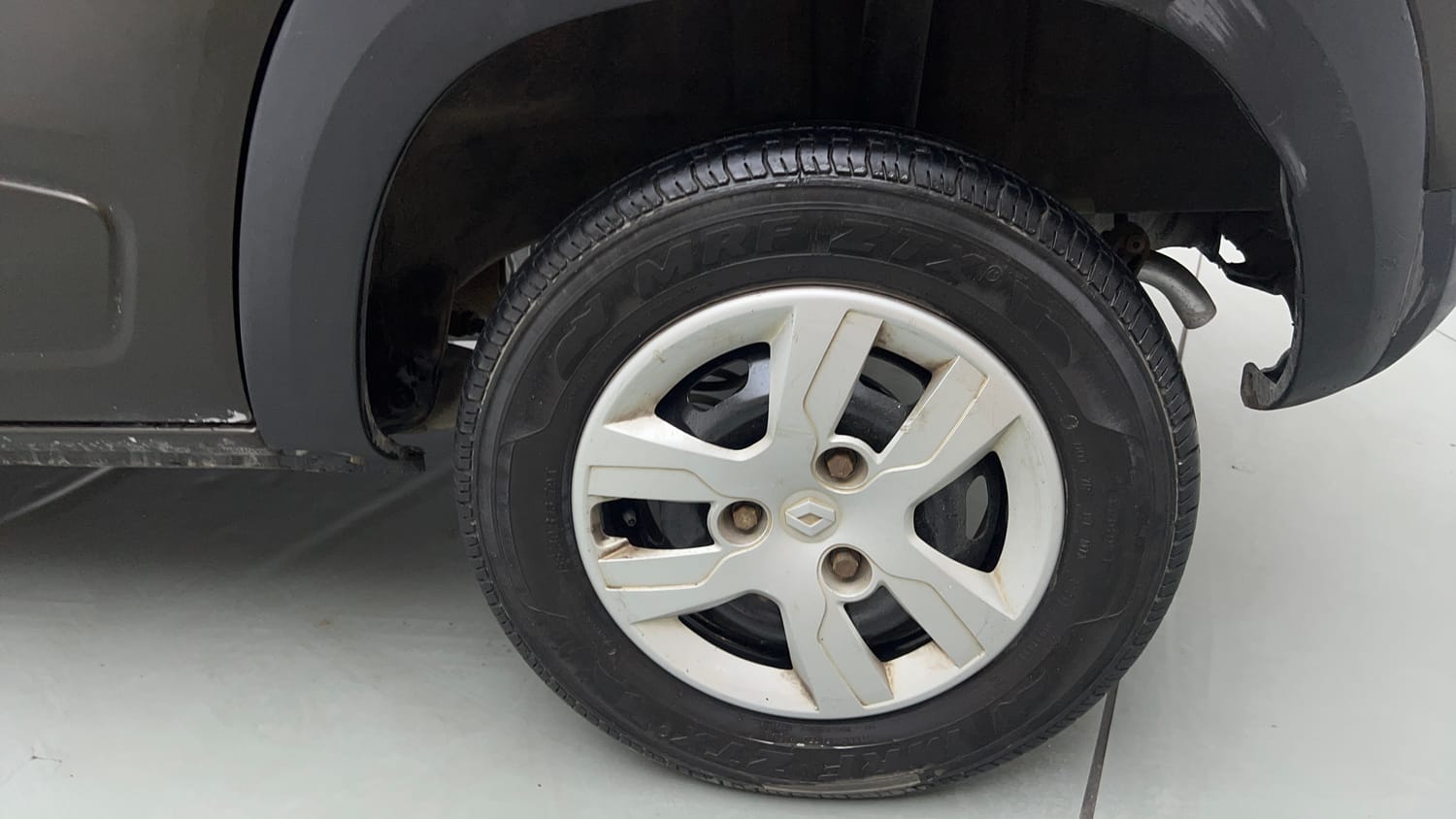 Used 2017 Renault Kwid RXT Petrol Manual tyres LEFT REAR TYRE RIM VIEW