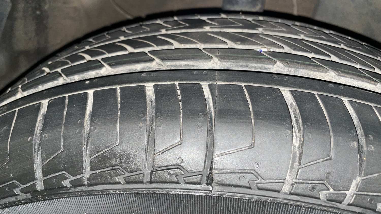 Used 2020 Kia Sonet GTX Plus 1.0 DCT Petrol Automatic tyres RIGHT FRONT TYRE TREAD VIEW