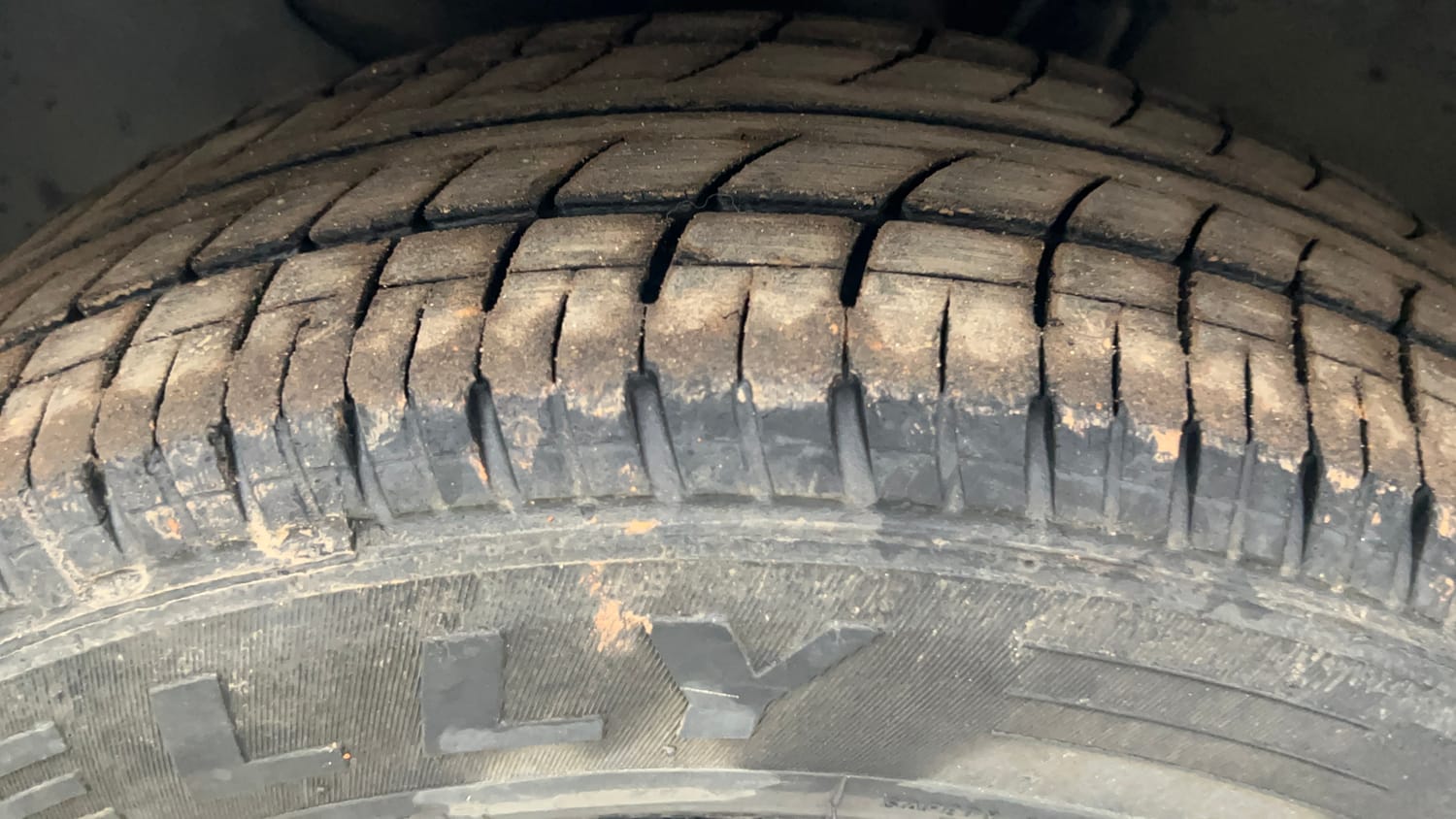 Used 2017 Hyundai Elite i20 Sportz 1.2 Petrol Manual tyres LEFT FRONT TYRE TREAD VIEW