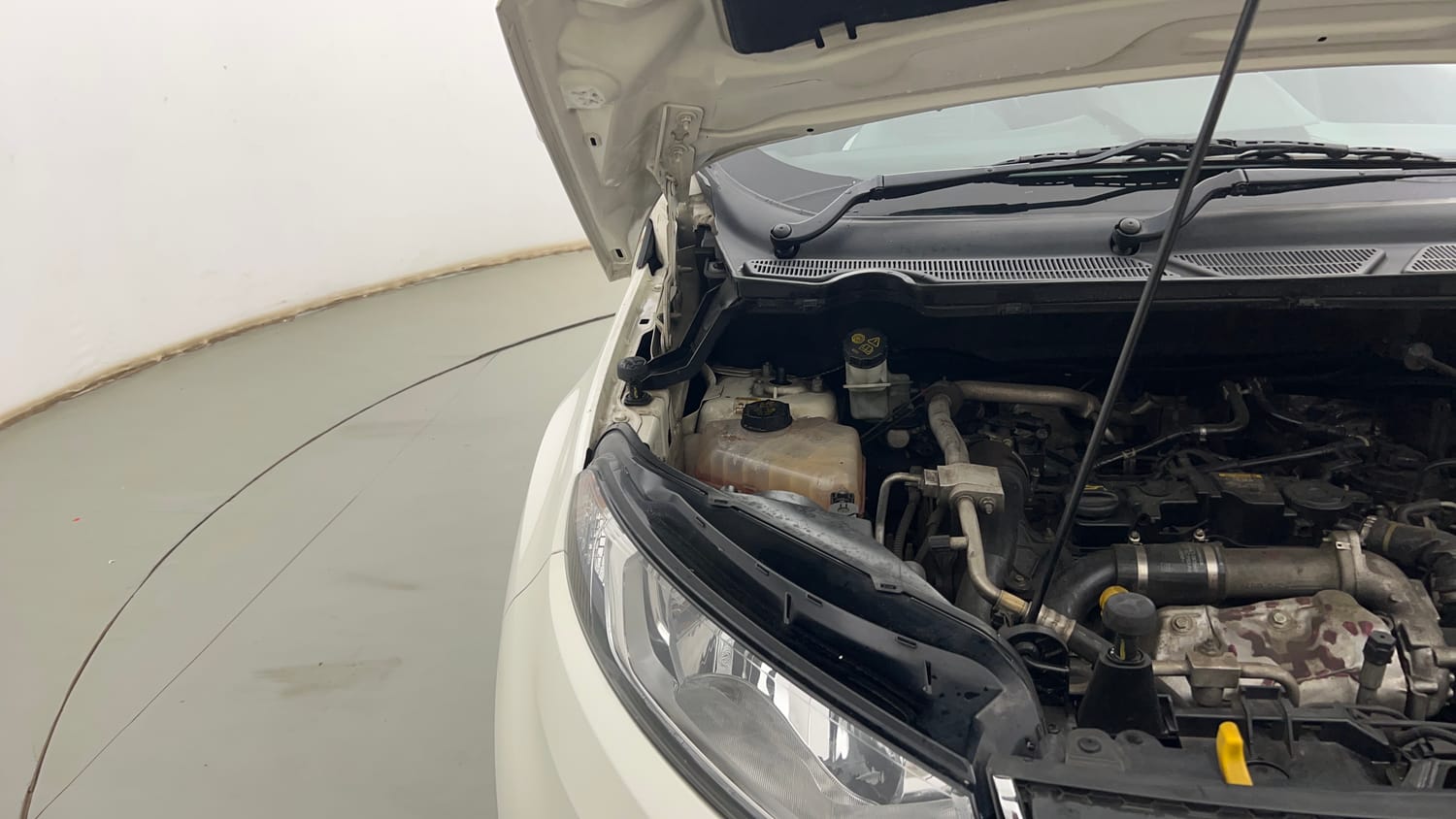 Used 2017 Ford EcoSport Titanium 1.5L TDCi Diesel Manual engine ENGINE RIGHT SIDE HINGE & APRON VIEW