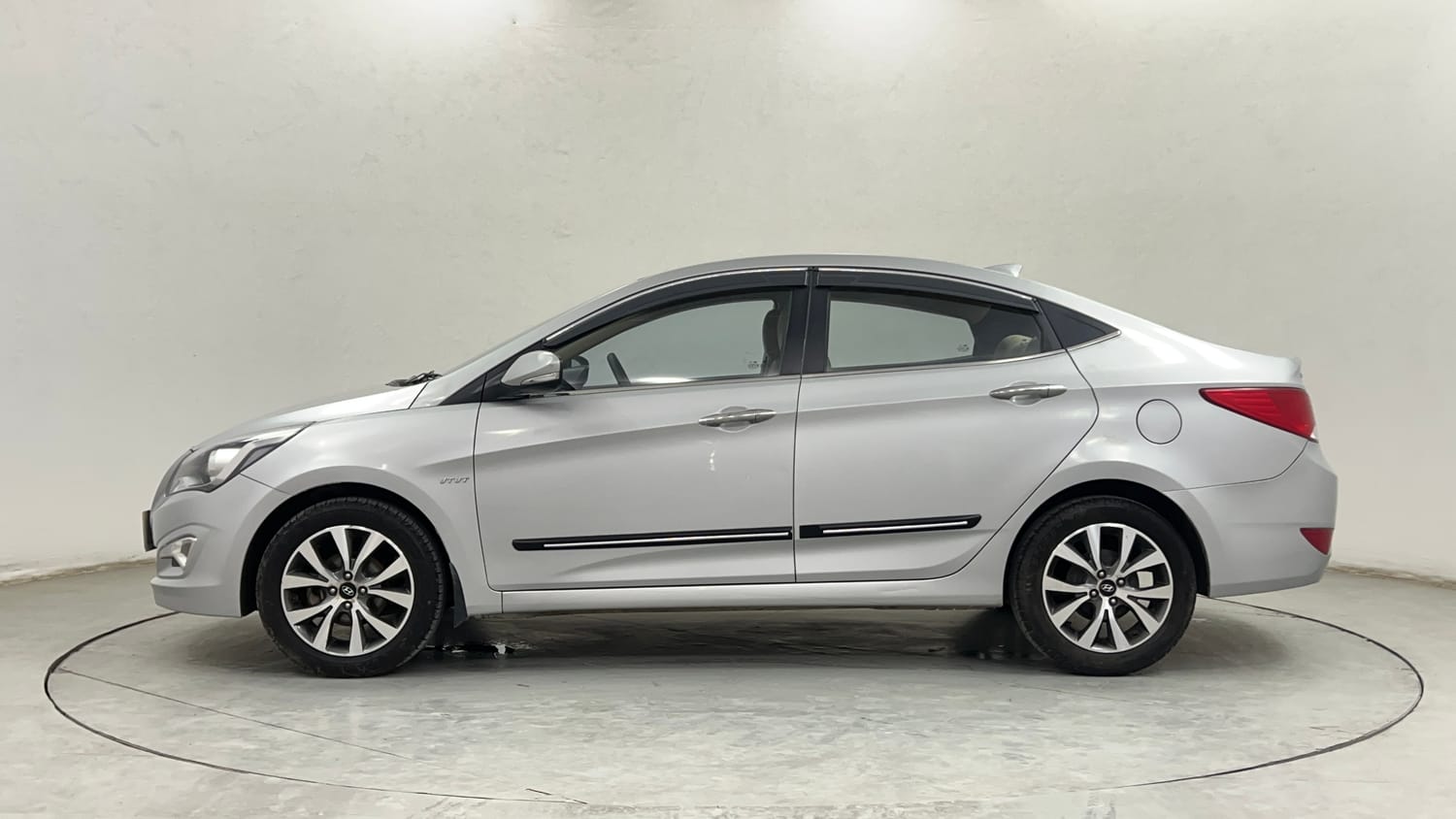 Used 2016 Hyundai Verna 1.6 VTVT SX AT Petrol Automatic exterior LEFT SIDE VIEW