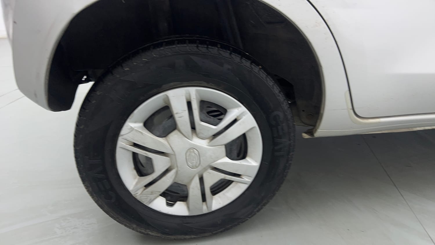 Used 2019 Datsun Redi-GO T (O) Petrol Manual tyres RIGHT REAR TYRE RIM VIEW