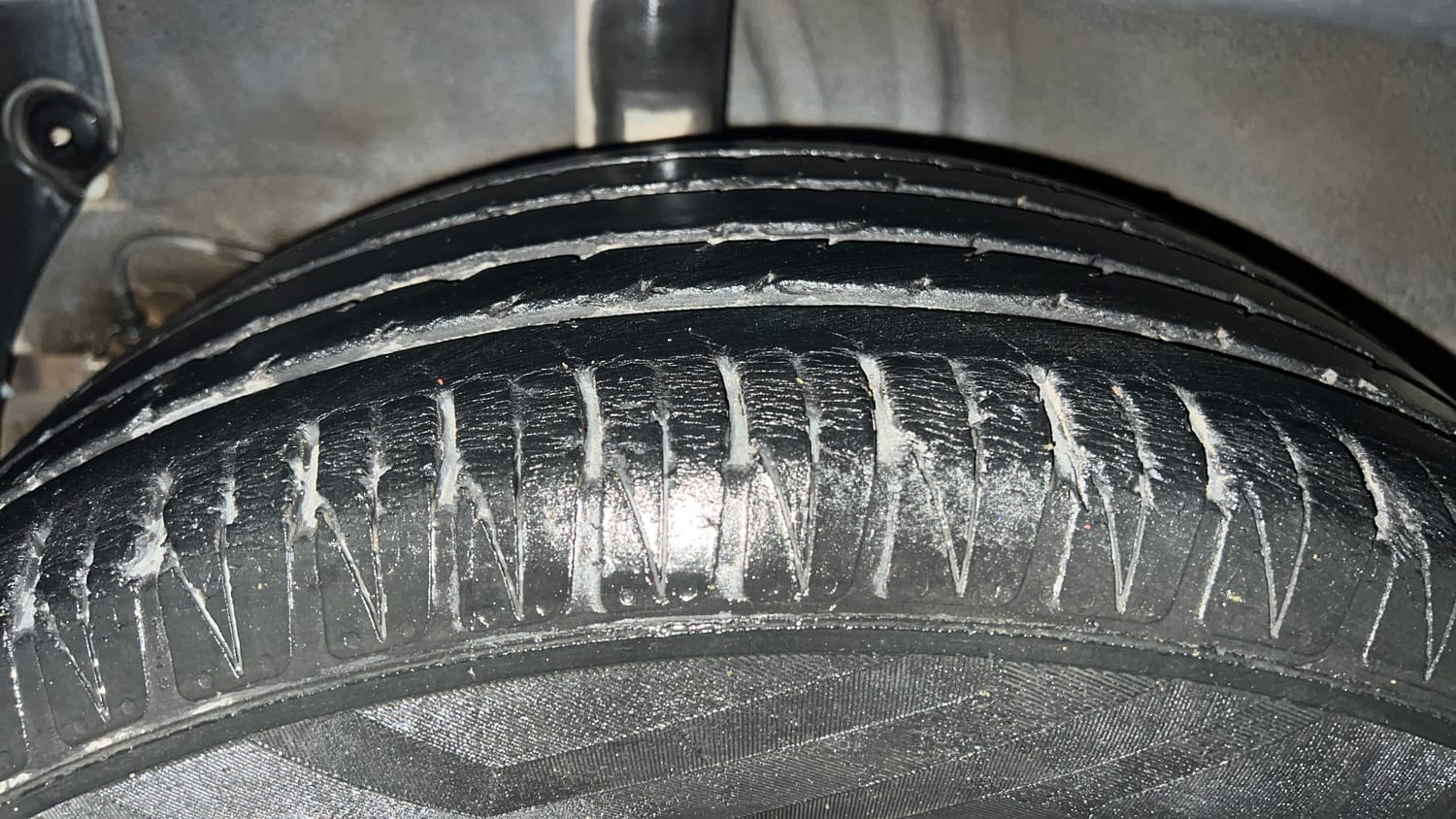 Used 2021 Kia Sonet GTX Plus 1.5 AT Diesel Automatic tyres RIGHT REAR TYRE TREAD VIEW