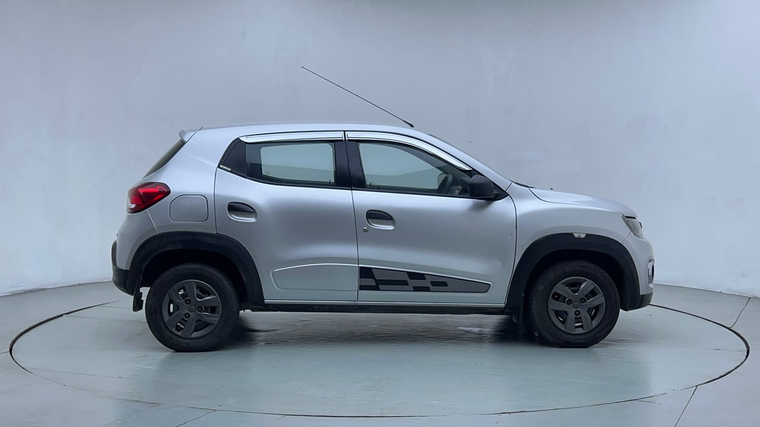 Used 2017 Renault Kwid 1.0 RXT AMT Petrol Automatic exterior RIGHT SIDE VIEW