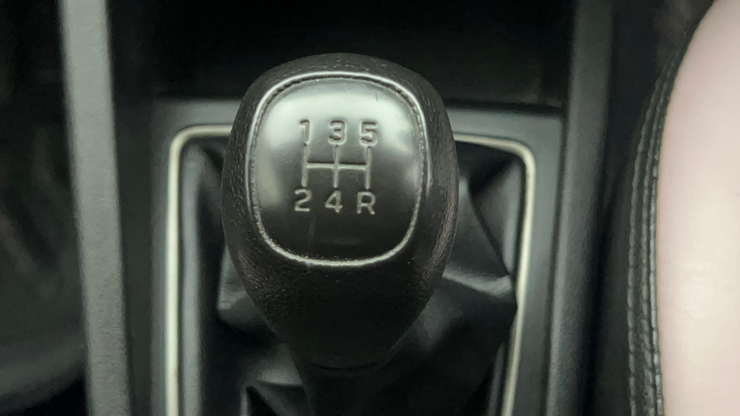 Used 2017 Hyundai Elite i20 Sportz 1.2 Petrol Manual interior GEAR  KNOB VIEW