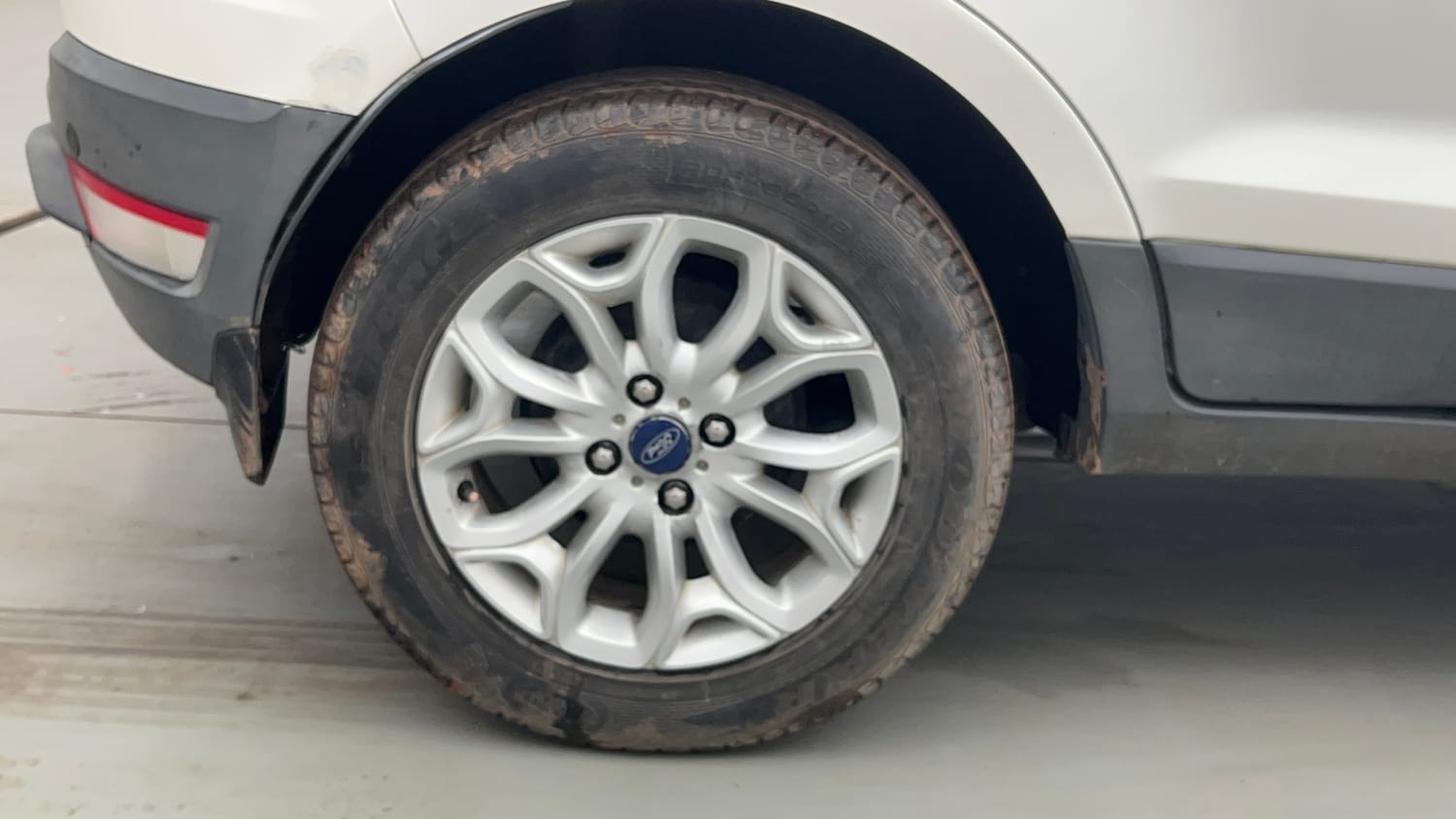 Used 2017 Ford EcoSport Titanium 1.5L TDCi Diesel Manual tyres RIGHT REAR TYRE RIM VIEW