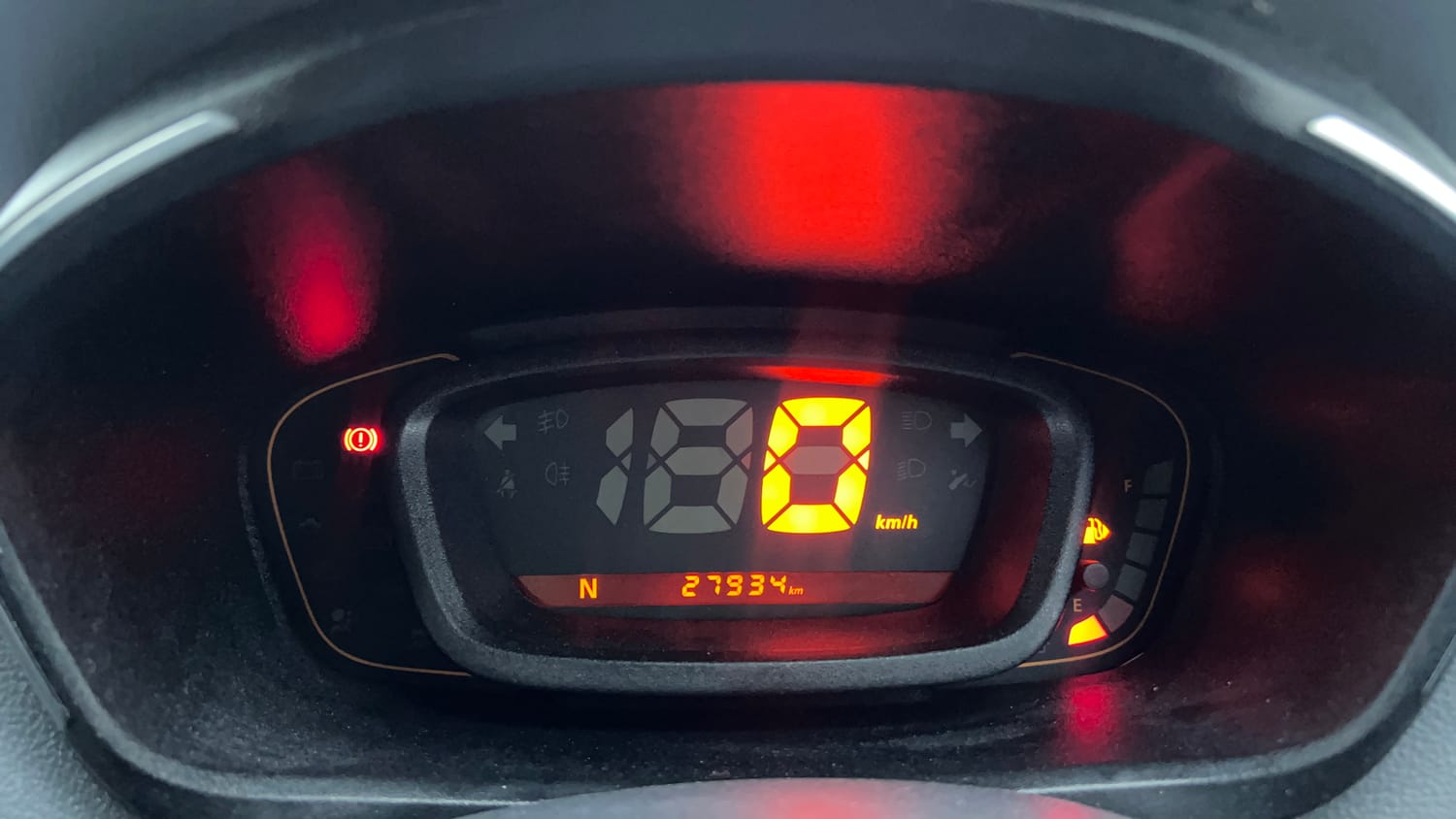 Used 2017 Renault Kwid 1.0 RXT AMT Petrol Automatic interior CLUSTERMETER VIEW