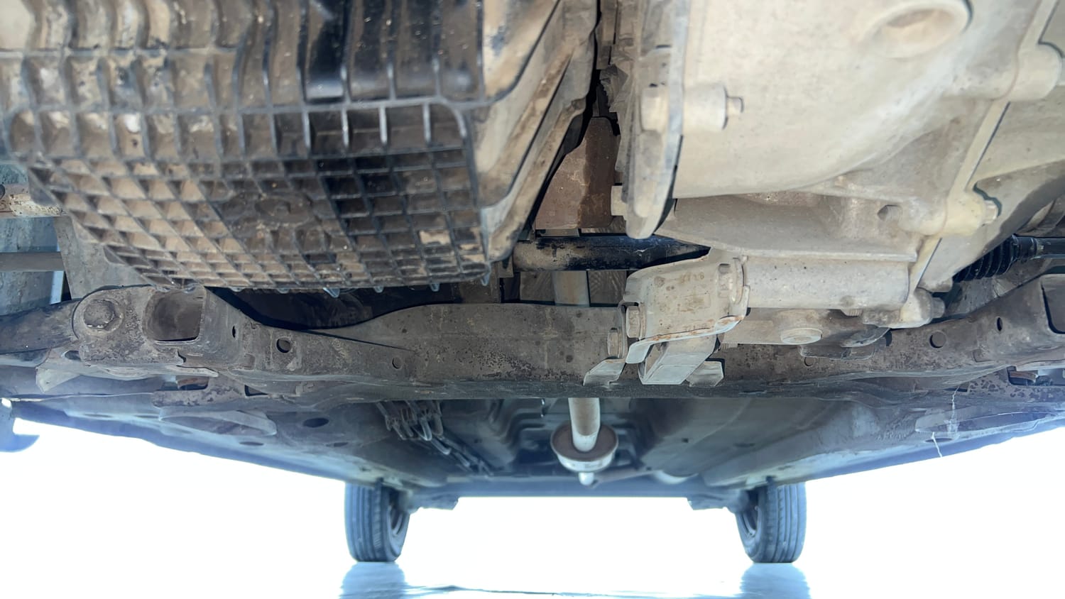 Used 2017 Renault Kwid 1.0 RXT AMT Petrol Automatic extra FRONT LEFT UNDERBODY VIEW