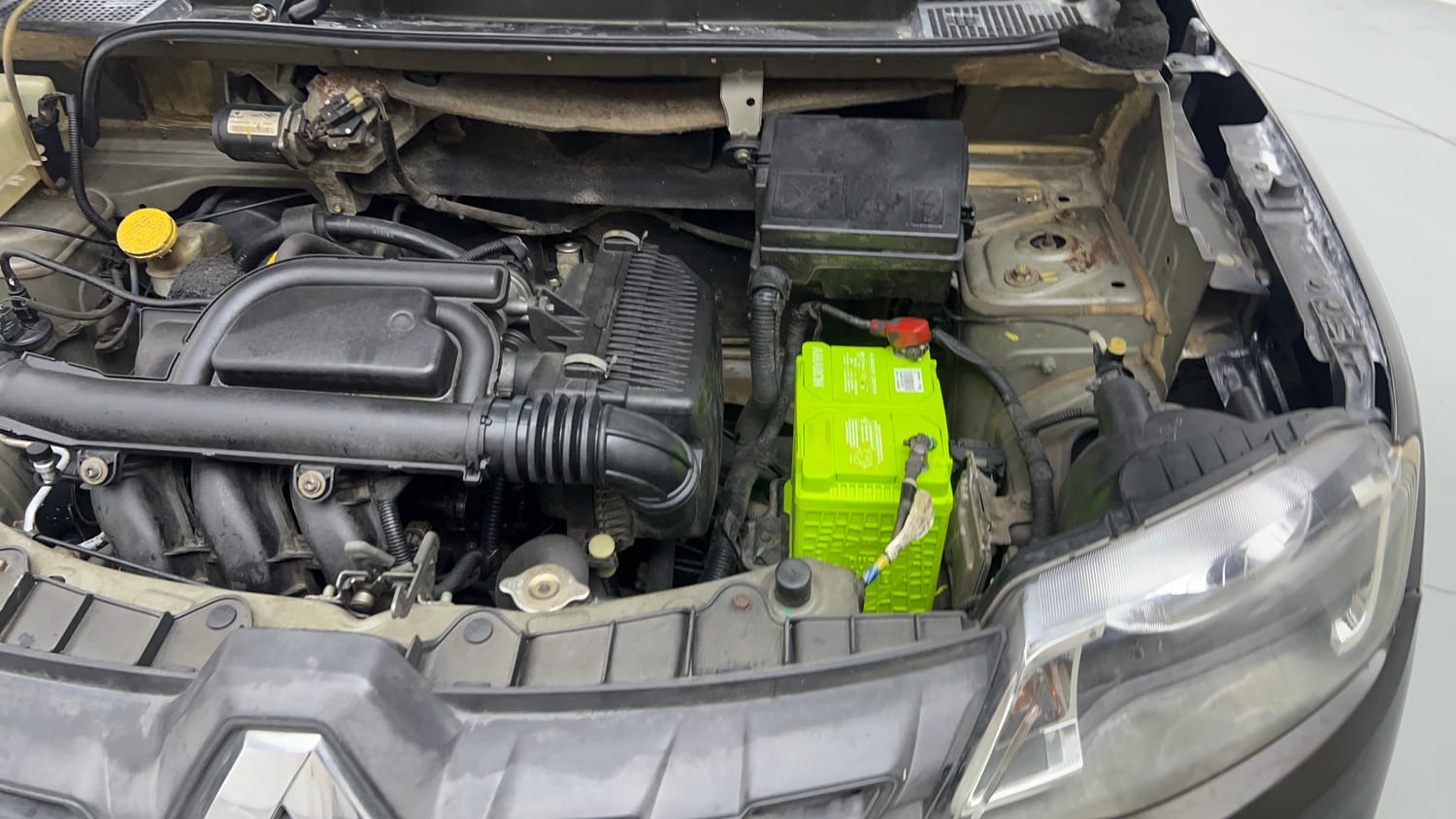 Used 2017 Renault Kwid RXT Petrol Manual engine ENGINE LEFT SIDE VIEW