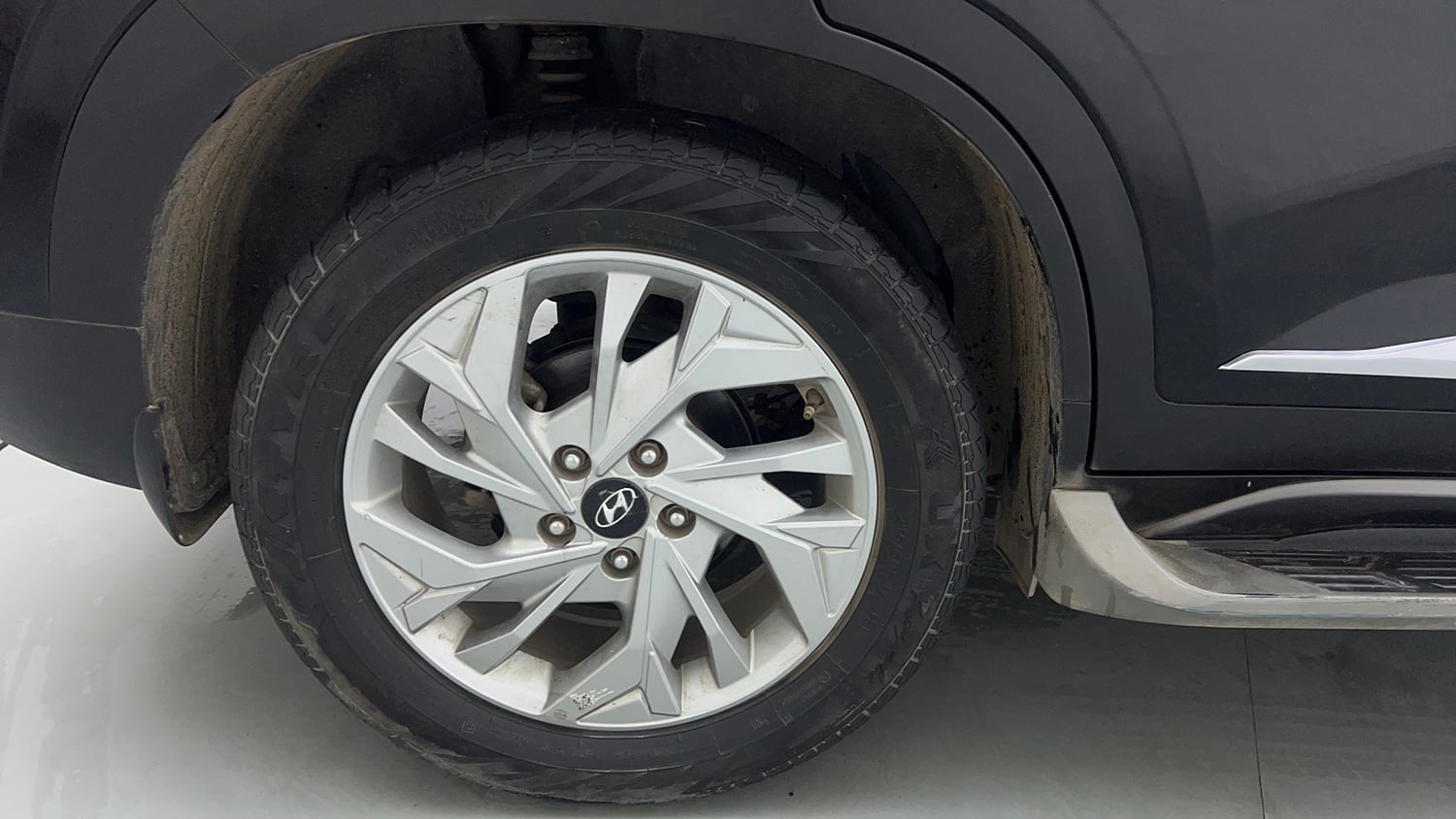 Used 2023 Hyundai Creta SX 1.5 Diesel Diesel Manual tyres RIGHT REAR TYRE RIM VIEW
