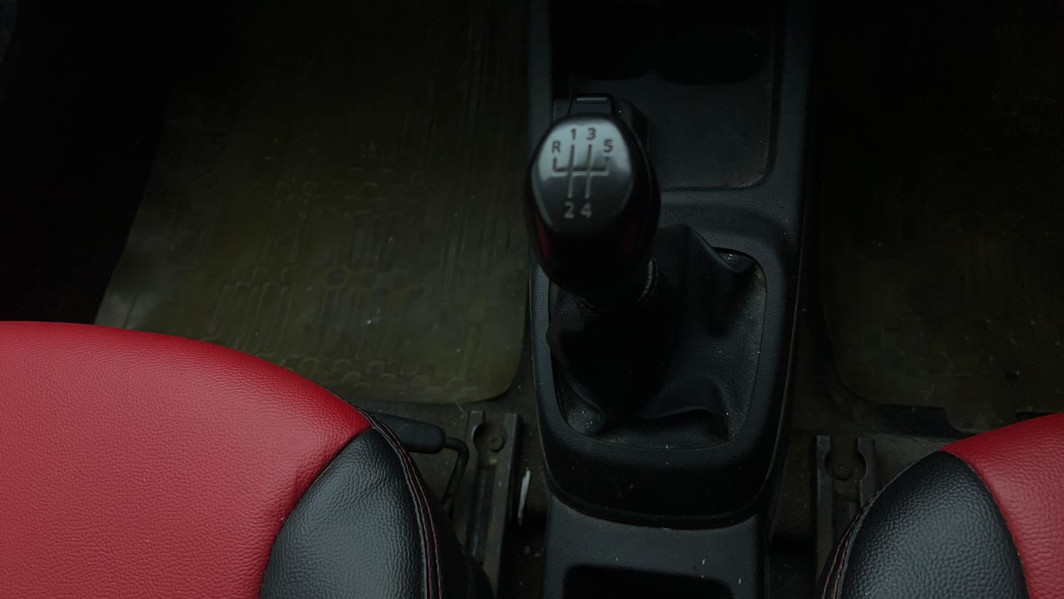 Used 2017 Renault Kwid RXT Petrol Manual interior GEAR  KNOB VIEW