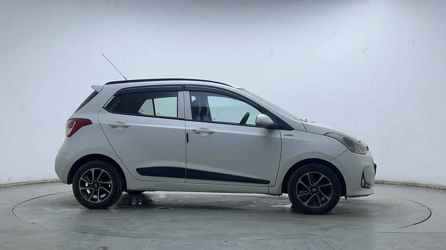 Used 2019 Hyundai Grand i10 Sportz AT 1.2 Kappa VTVT Petrol Automatic exterior RIGHT SIDE VIEW