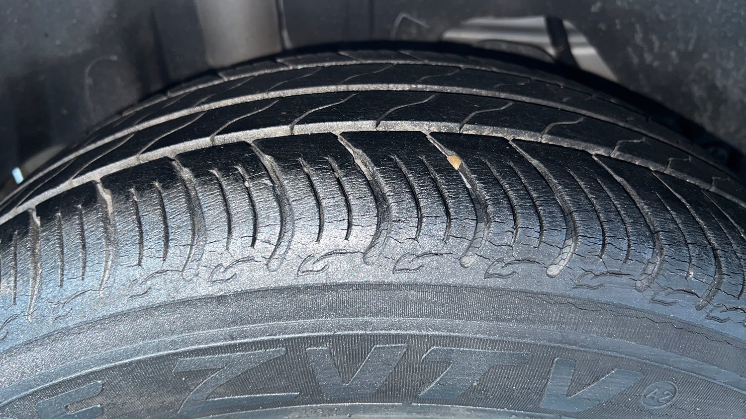 Used 2019 Ford Figo Titanium 1.2 Ti-VCT MT Petrol Manual tyres RIGHT REAR TYRE TREAD VIEW
