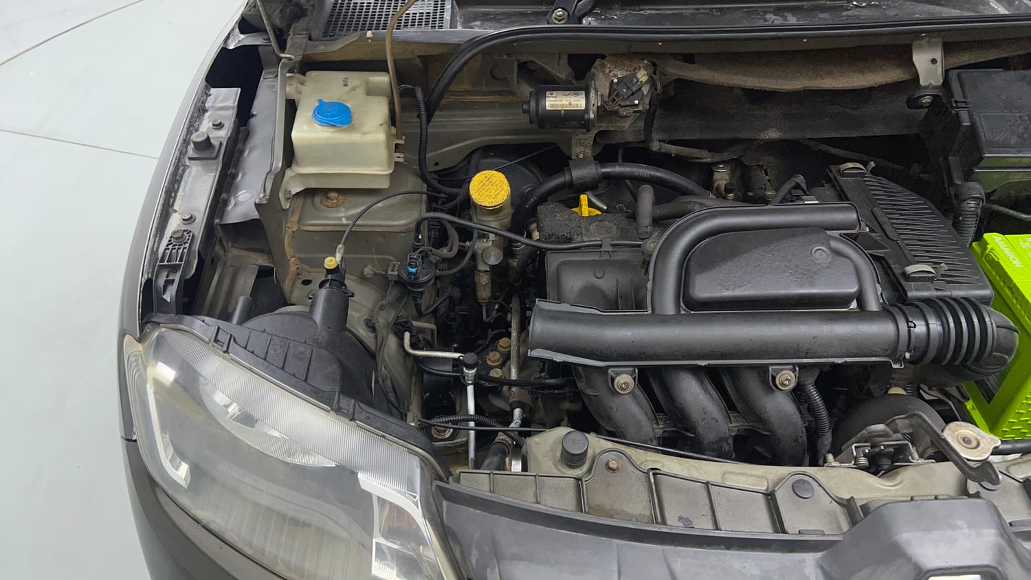 Used 2017 Renault Kwid RXT Petrol Manual engine ENGINE RIGHT SIDE VIEW