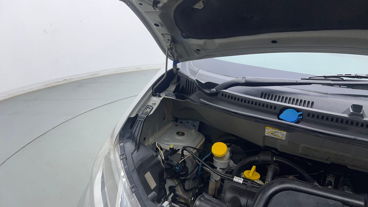 Used 2019 Datsun Redi-GO T (O) Petrol Manual engine ENGINE RIGHT SIDE HINGE & APRON VIEW