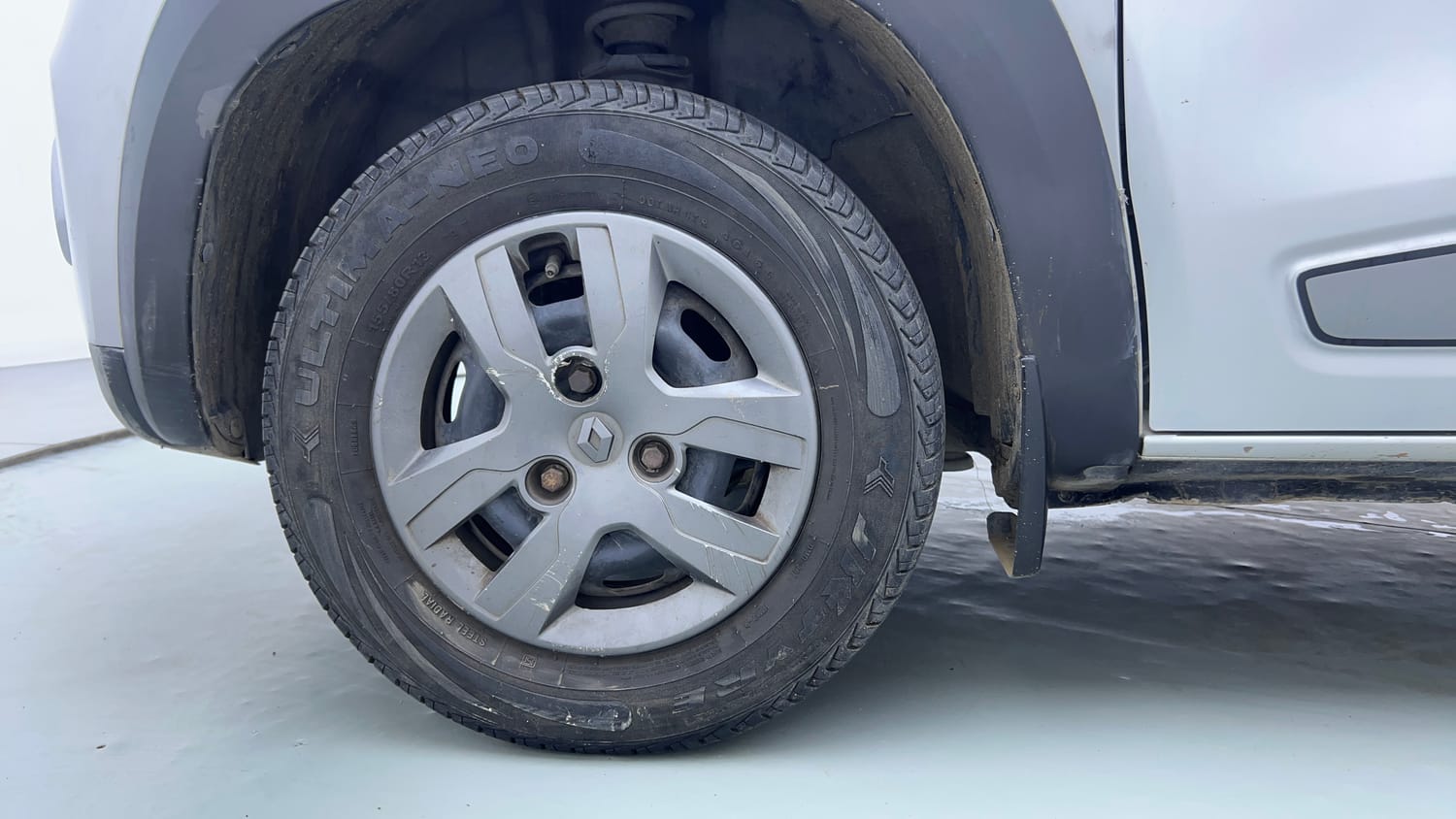 Used 2017 Renault Kwid 1.0 RXT AMT Petrol Automatic tyres LEFT FRONT TYRE RIM VIEW