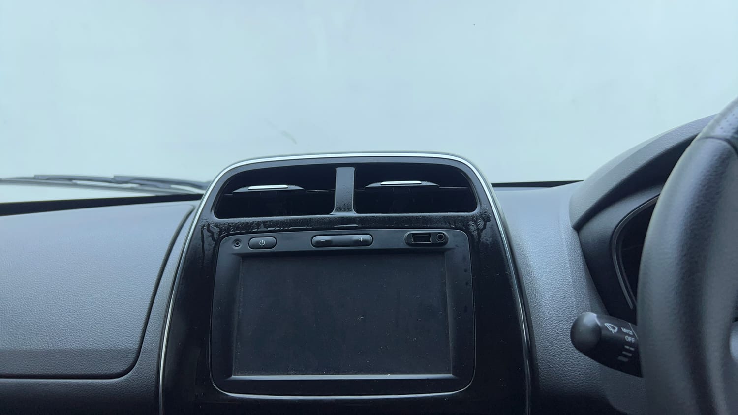 Used 2017 Renault Kwid 1.0 RXT AMT Petrol Automatic top_features Integrated (in-dash) music system