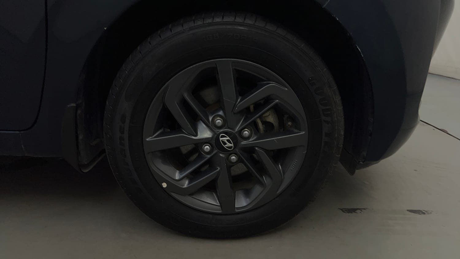 Used 2019 Hyundai Grand i10 Nios Sportz 1.2 Kappa VTVT Petrol Manual tyres RIGHT FRONT TYRE RIM VIEW