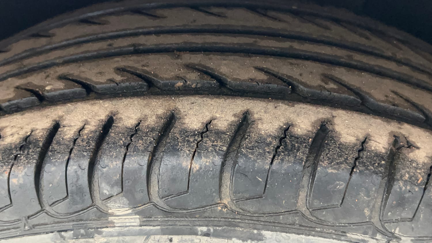 Used 2017 Ford EcoSport Titanium 1.5L TDCi Diesel Manual tyres LEFT REAR TYRE TREAD VIEW