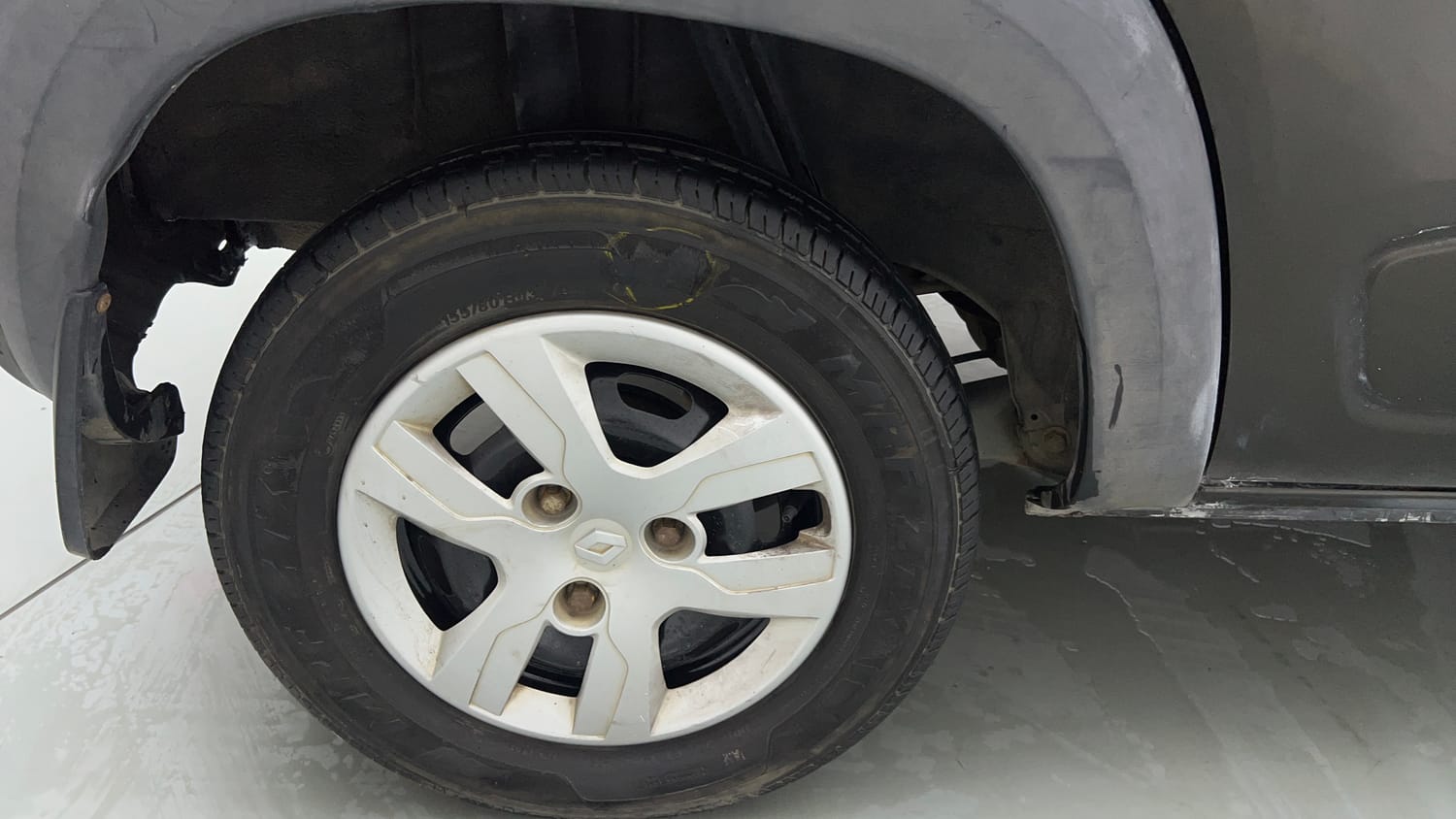 Used 2017 Renault Kwid RXT Petrol Manual tyres RIGHT REAR TYRE RIM VIEW