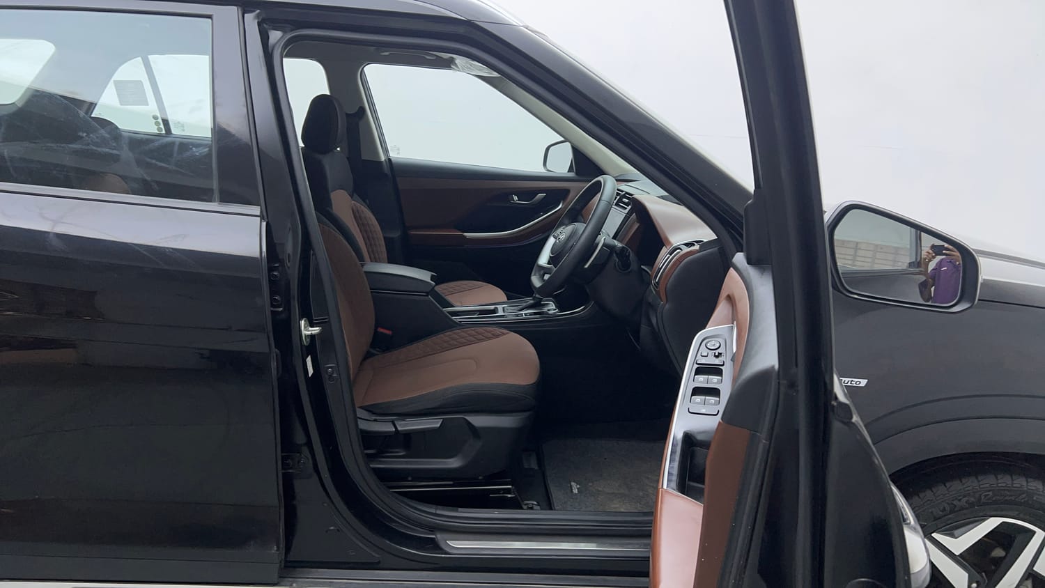 Used 2022 Hyundai Alcazar Prestige (O) 7 STR 1.5 Diesel AT Diesel Automatic interior RIGHT SIDE FRONT DOOR CABIN VIEW