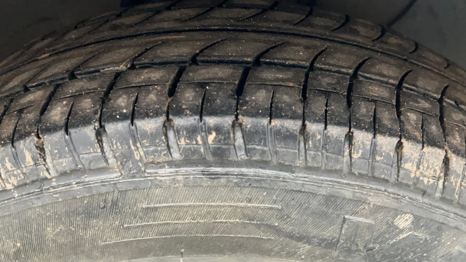 Used 2017 Hyundai Elite i20 Sportz 1.2 Petrol Manual tyres RIGHT FRONT TYRE TREAD VIEW