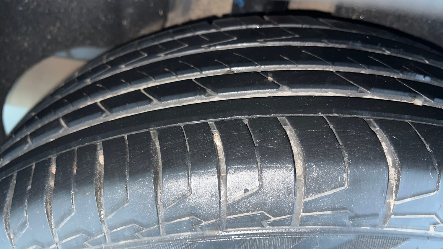 Used 2022 Hyundai Alcazar Prestige (O) 7 STR 1.5 Diesel AT Diesel Automatic tyres RIGHT REAR TYRE TREAD VIEW