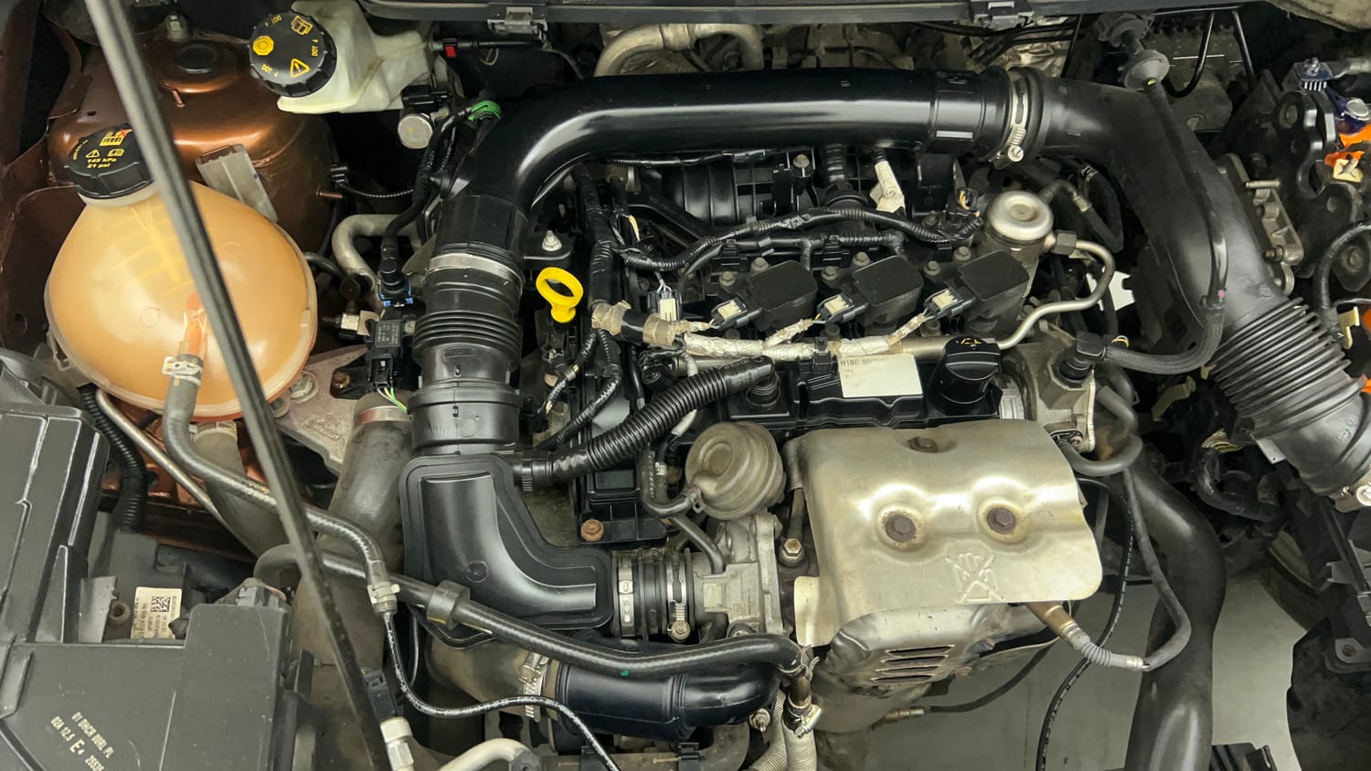 Used 2020 Ford EcoSport S Petrol Petrol Manual engine ENGINE RIGHT SIDE VIEW