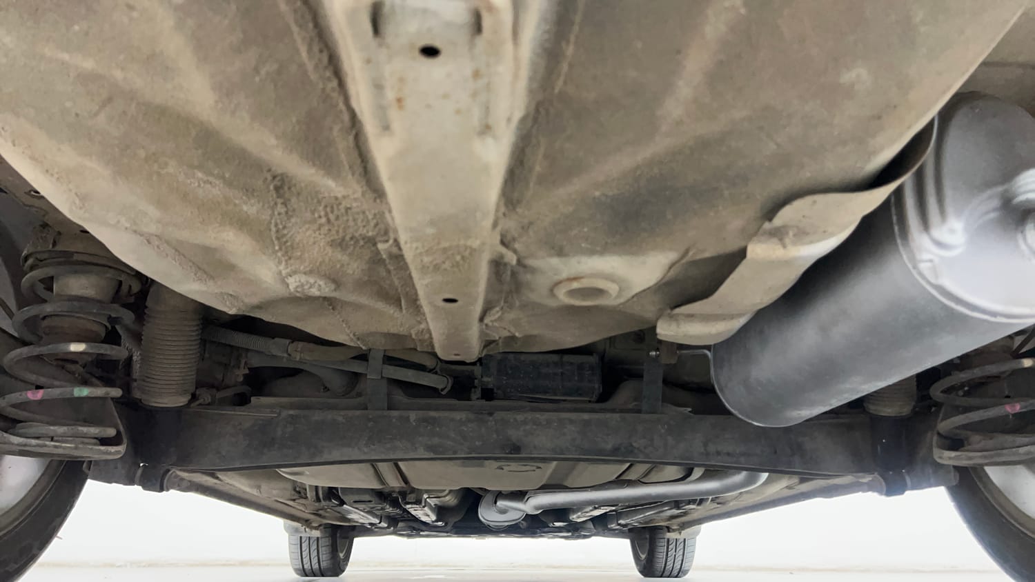Used 2016 Hyundai Verna 1.6 VTVT SX AT Petrol Automatic extra REAR UNDERBODY VIEW (TAKEN FROM REAR)
