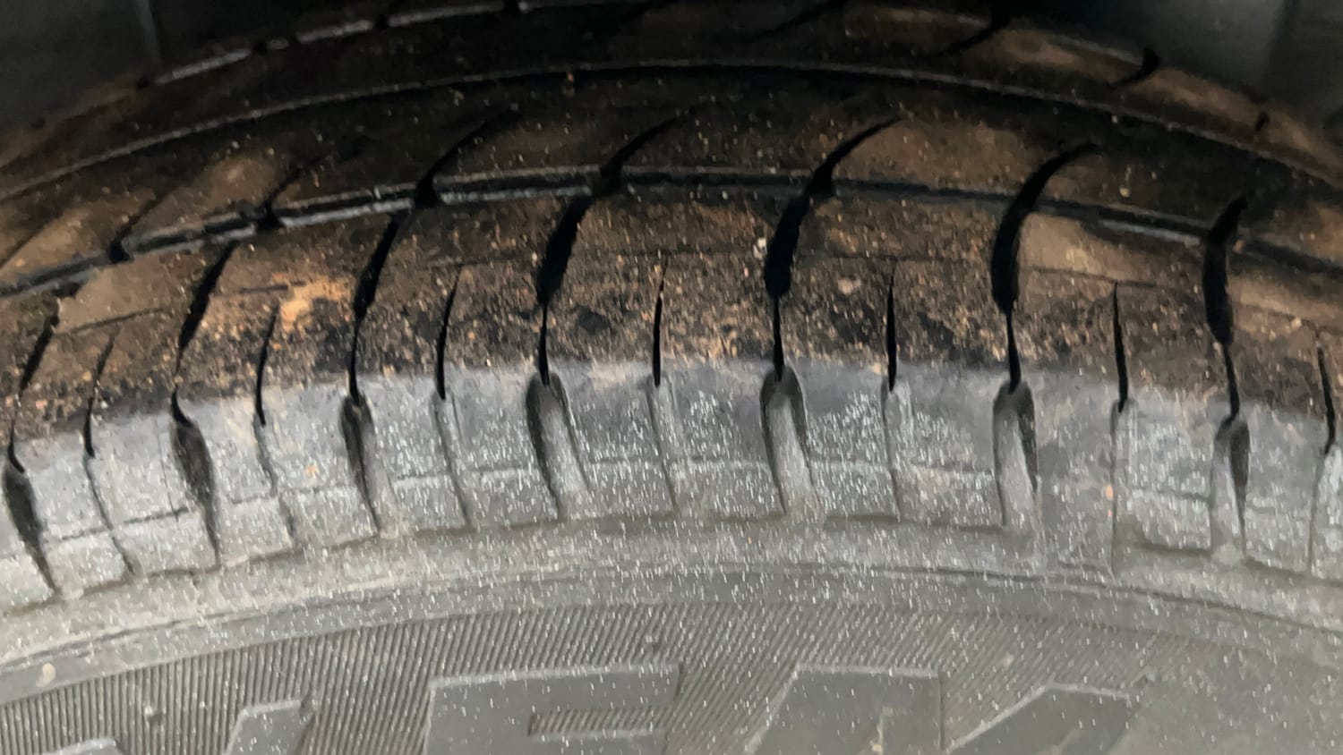 Used 2017 Hyundai Elite i20 Sportz 1.2 Petrol Manual tyres LEFT REAR TYRE TREAD VIEW