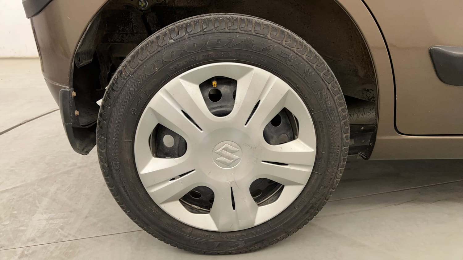 Used 2018 Maruti Suzuki Wagon R VXI Petrol Manual tyres RIGHT REAR TYRE RIM VIEW