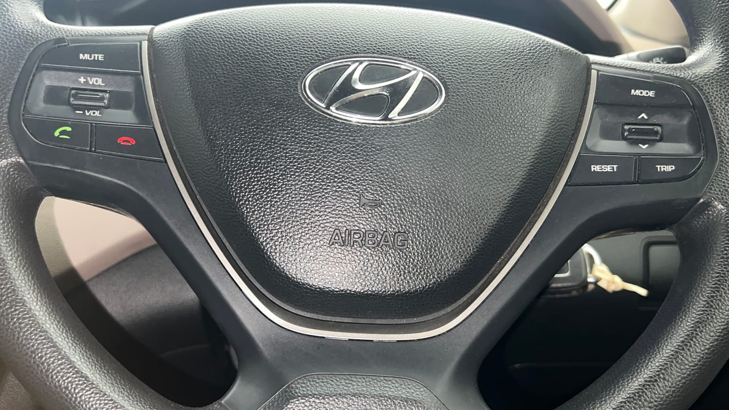 Used 2017 Hyundai Elite i20 Sportz 1.2 Petrol Manual top_features Airbags