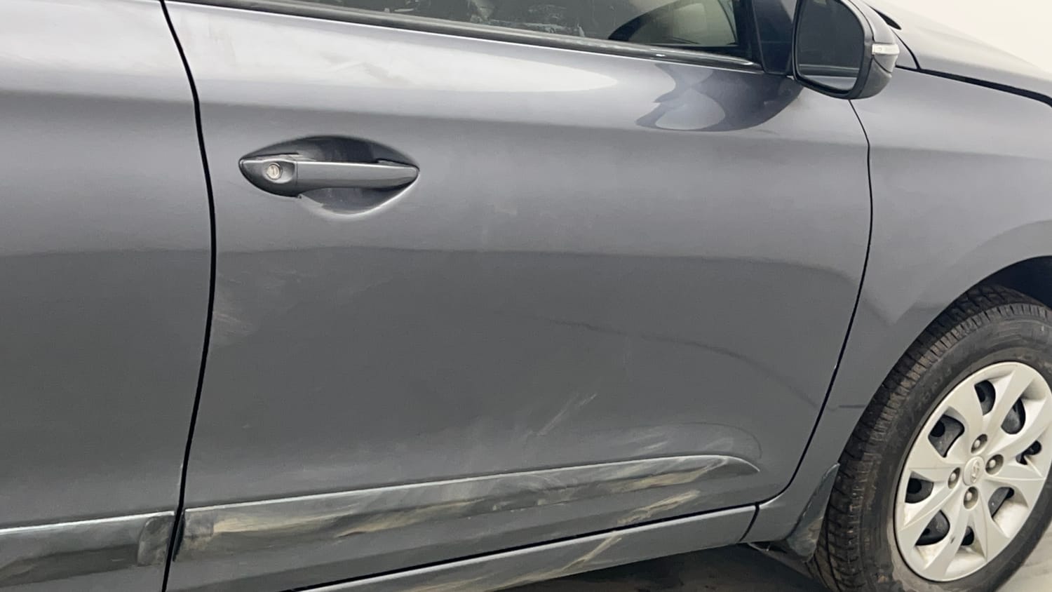 Used 2017 Hyundai Elite i20 Sportz 1.2 Petrol Manual dents MINOR DENT