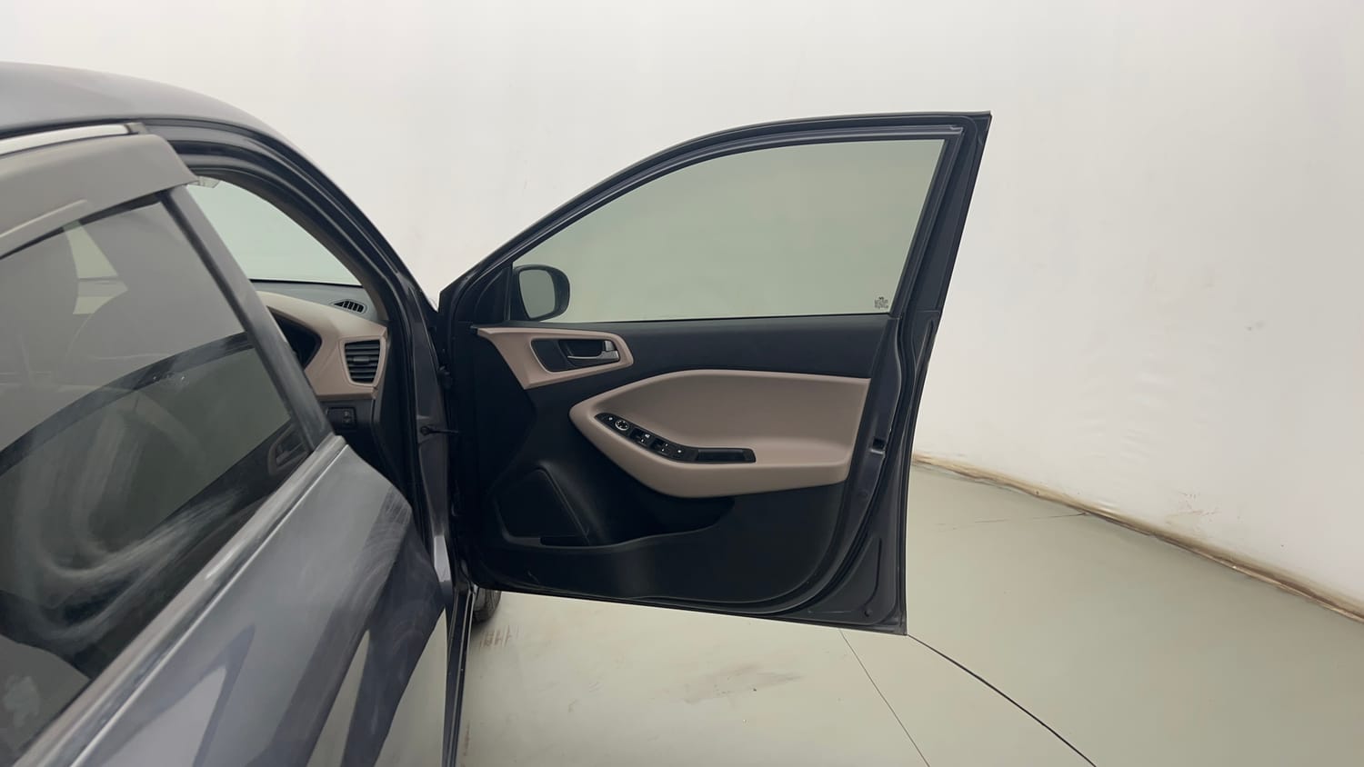 Used 2017 Hyundai Elite i20 Sportz 1.2 Petrol Manual interior RIGHT FRONT DOOR OPEN VIEW