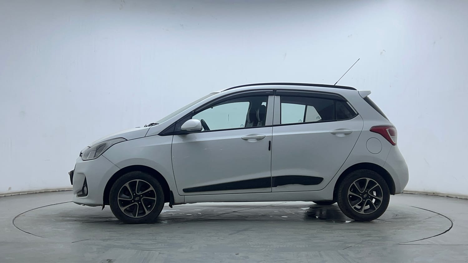 Used 2019 Hyundai Grand i10 Sportz AT 1.2 Kappa VTVT Petrol Automatic exterior LEFT SIDE VIEW