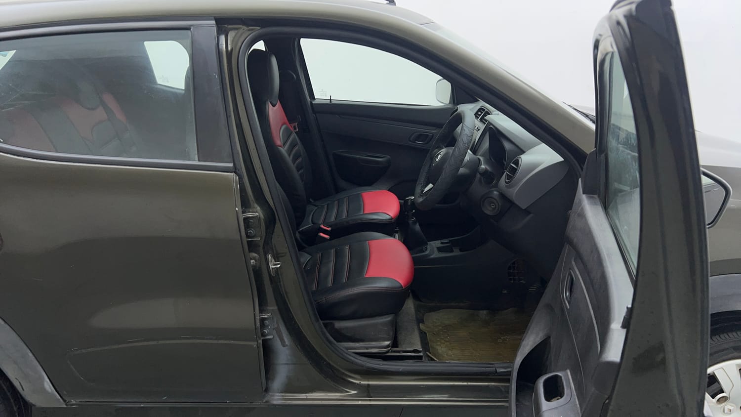 Used 2017 Renault Kwid RXT Petrol Manual interior RIGHT SIDE FRONT DOOR CABIN VIEW