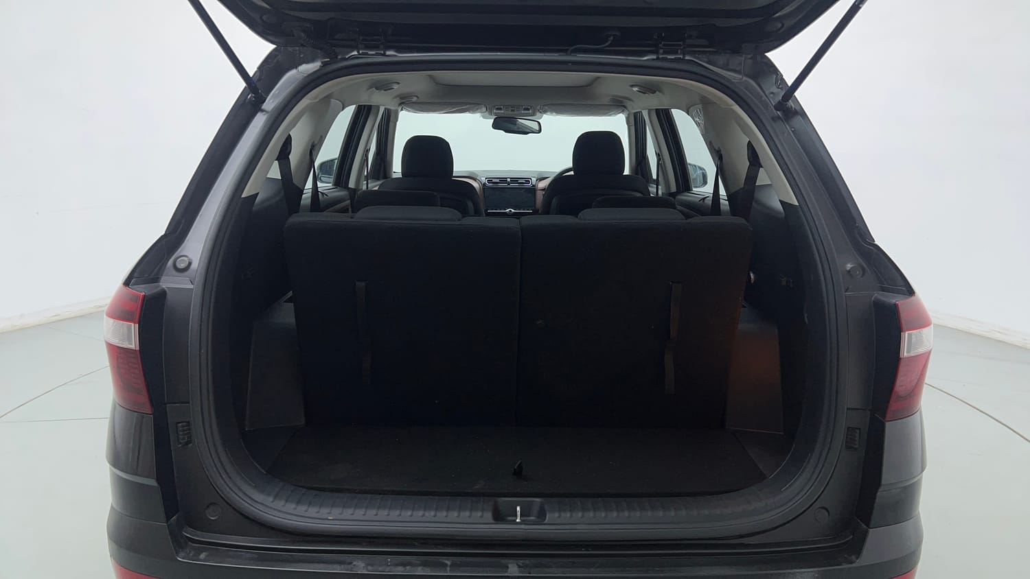 Used 2022 Hyundai Alcazar Prestige (O) 7 STR 1.5 Diesel AT Diesel Automatic interior DICKY INSIDE VIEW