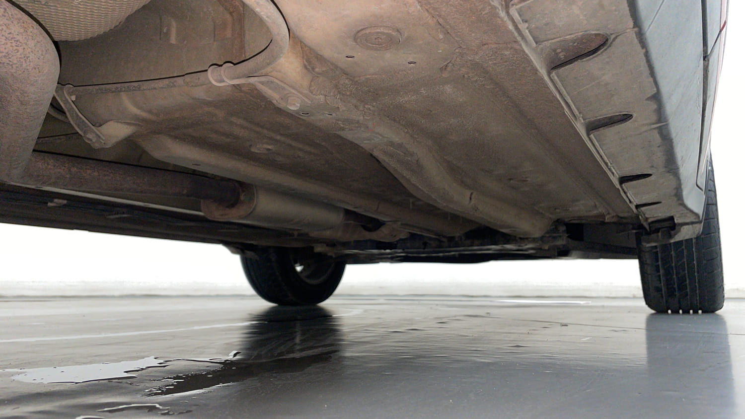 Used 2020 Kia Sonet GTX Plus 1.0 DCT Petrol Automatic extra REAR RIGHT UNDERBODY VIEW