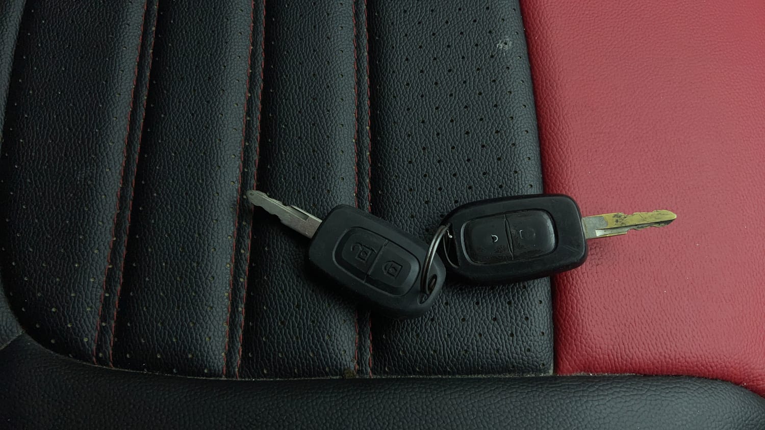 Used 2017 Renault Kwid RXT Petrol Manual extra CAR KEY VIEW