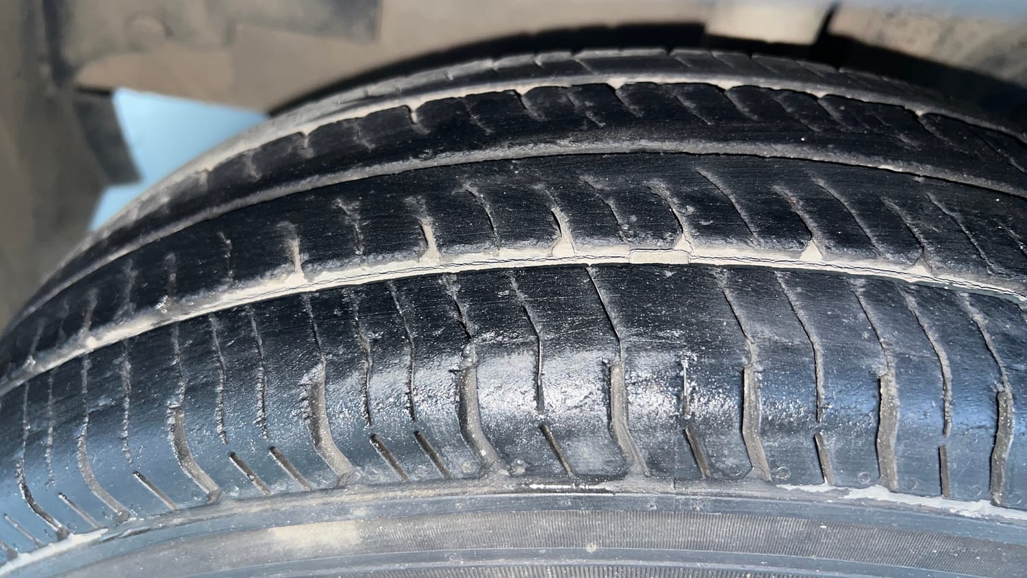 Used 2017 Renault Kwid RXT Petrol Manual tyres LEFT FRONT TYRE TREAD VIEW