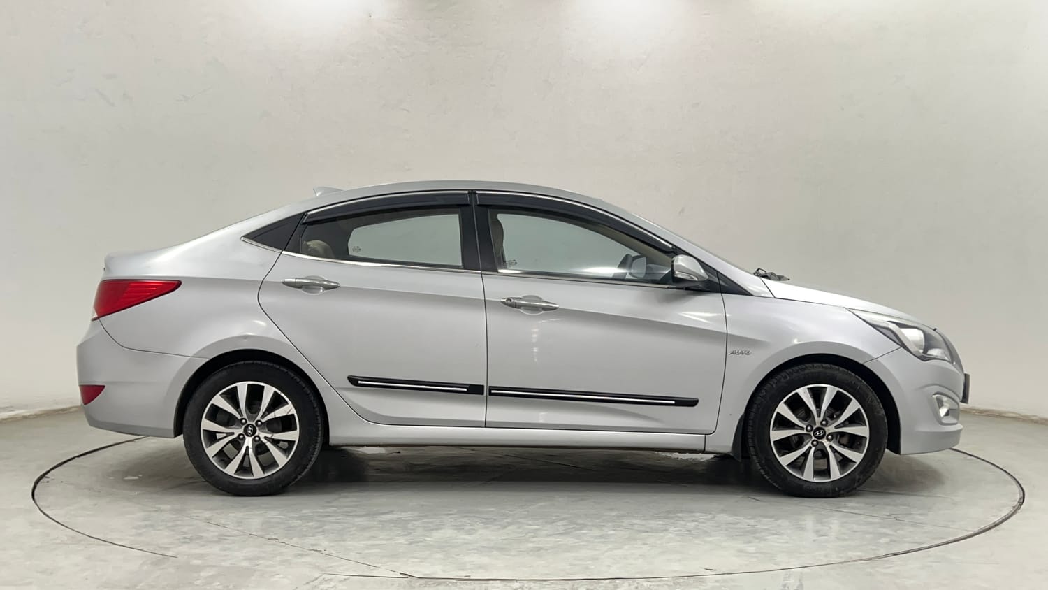 Used 2016 Hyundai Verna 1.6 VTVT SX AT Petrol Automatic exterior RIGHT SIDE VIEW