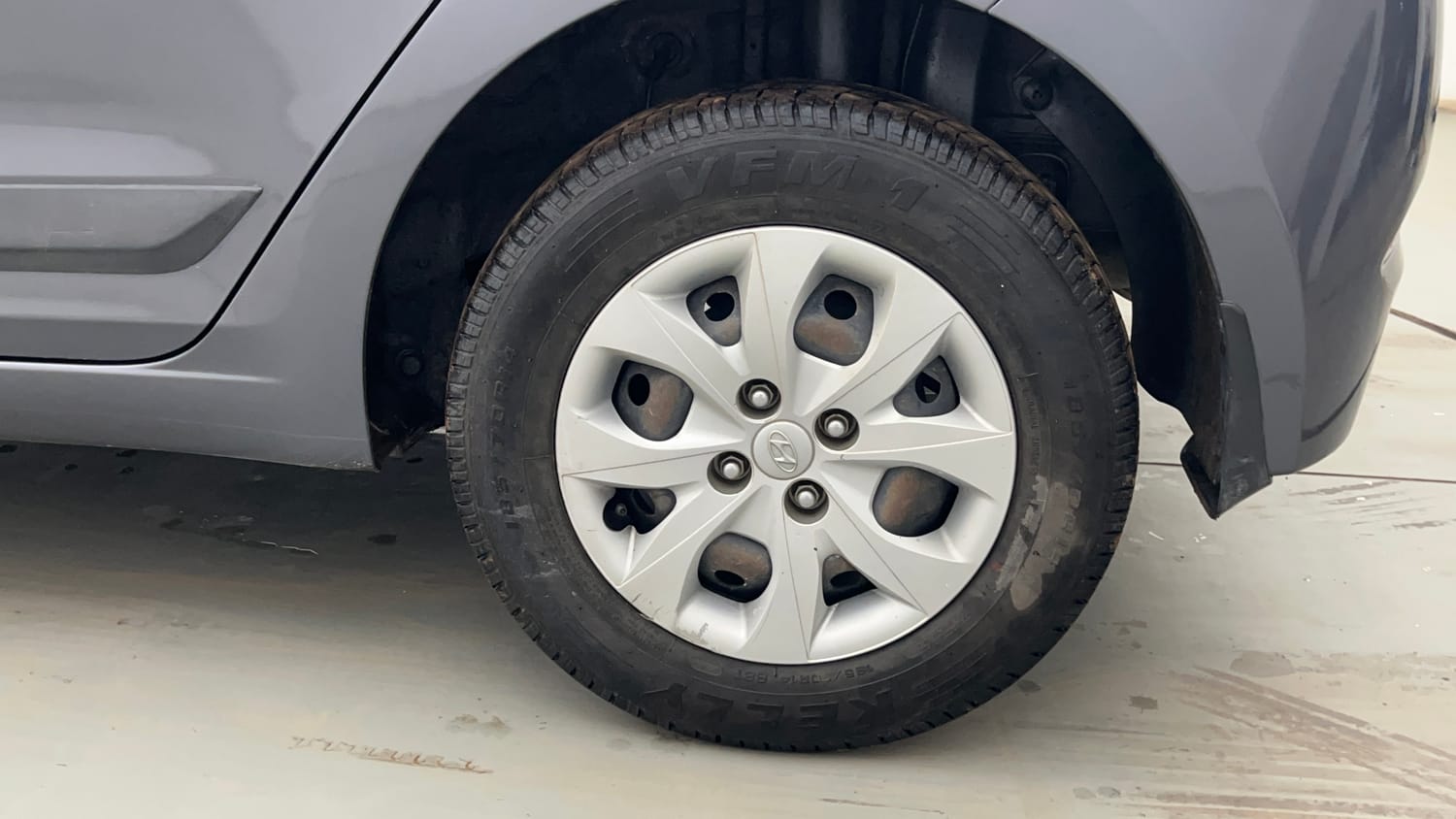 Used 2017 Hyundai Elite i20 Sportz 1.2 Petrol Manual tyres LEFT REAR TYRE RIM VIEW