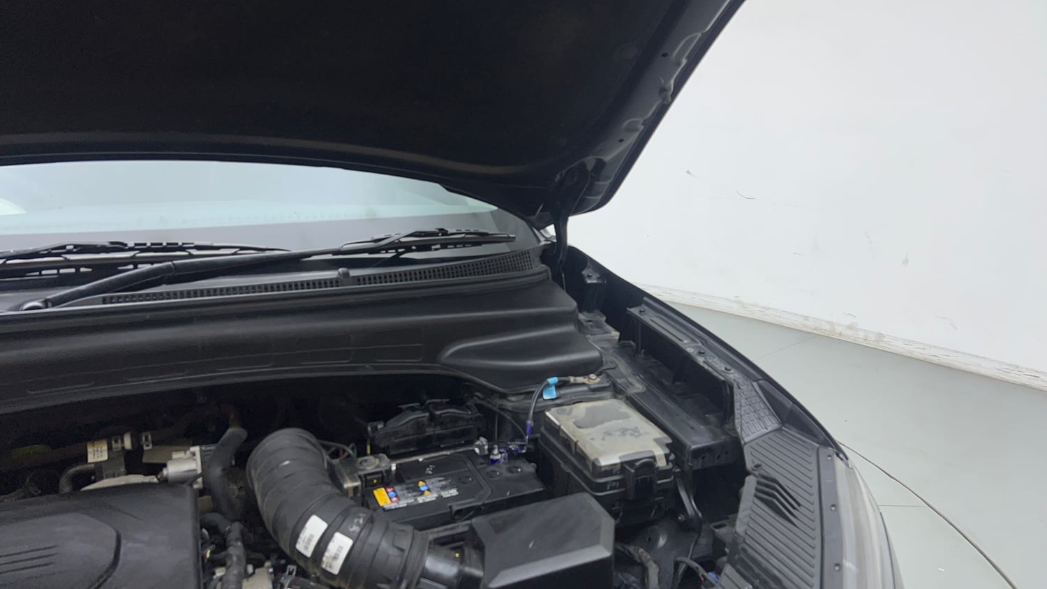 Used 2023 Hyundai Creta SX 1.5 Diesel Diesel Manual engine ENGINE LEFT SIDE HINGE & APRON VIEW