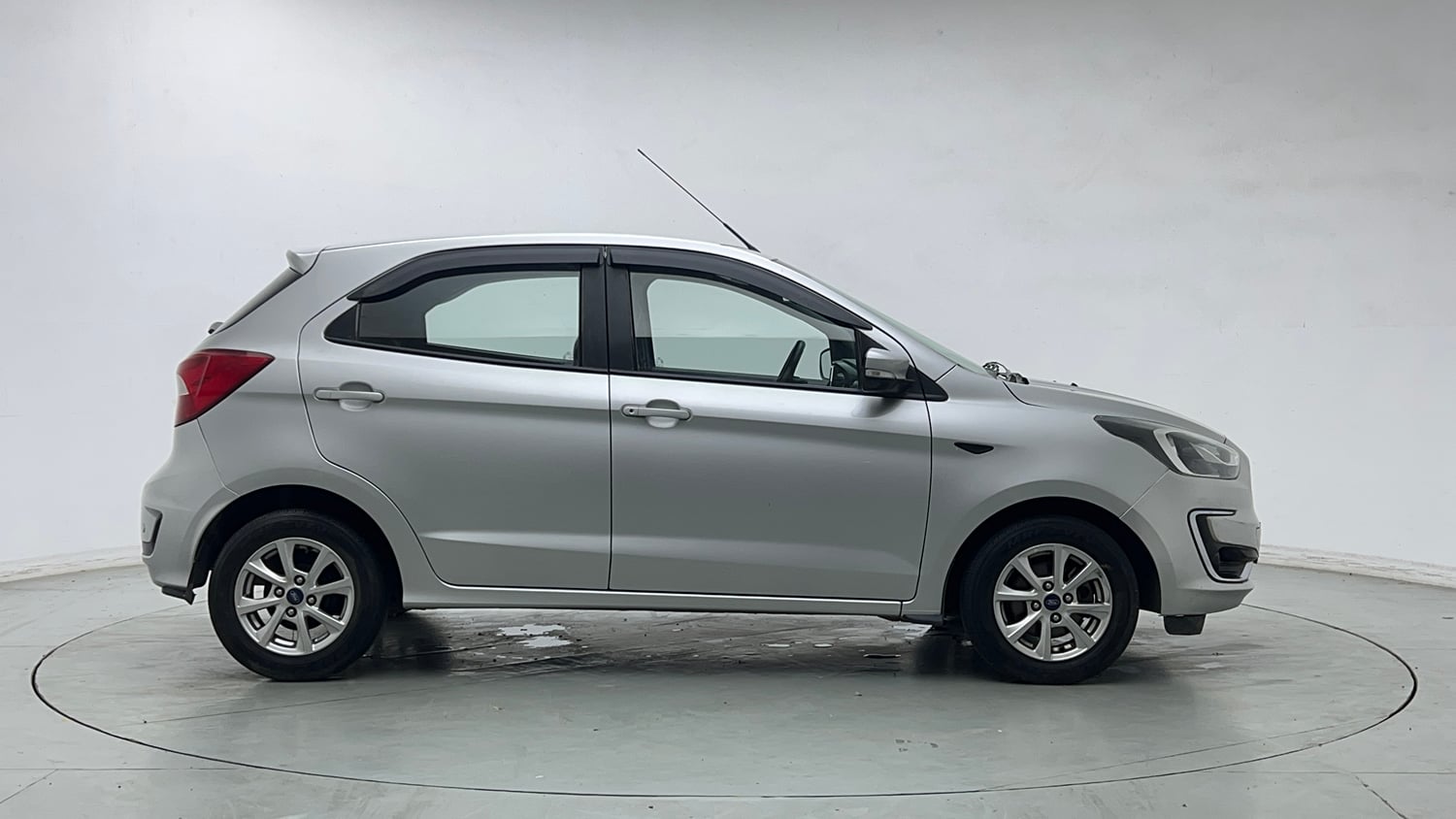 Used 2019 Ford Figo Titanium 1.2 Ti-VCT MT Petrol Manual exterior RIGHT SIDE VIEW