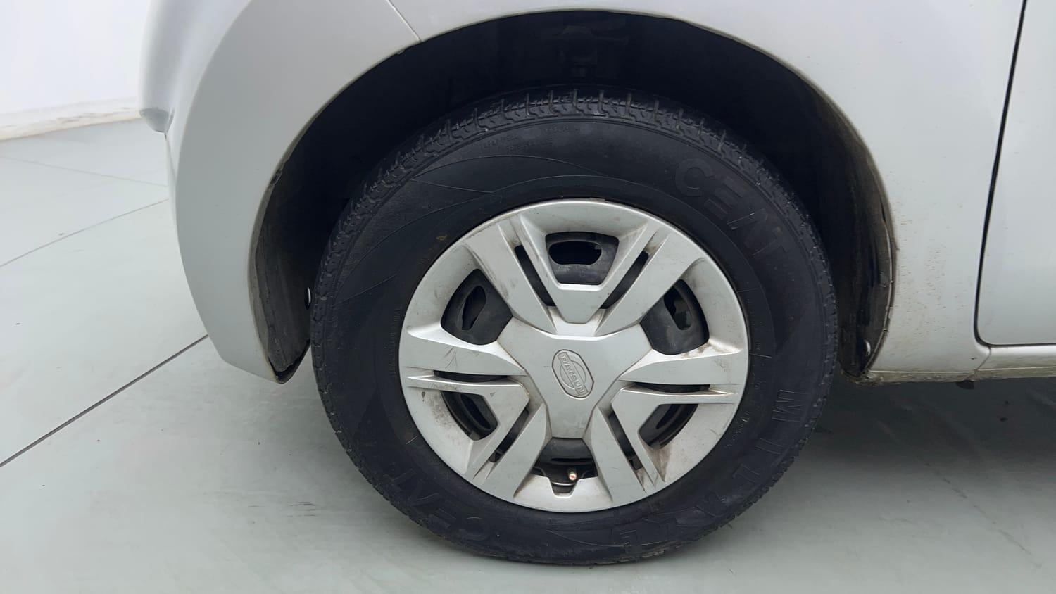 Used 2019 Datsun Redi-GO T (O) Petrol Manual tyres LEFT FRONT TYRE RIM VIEW