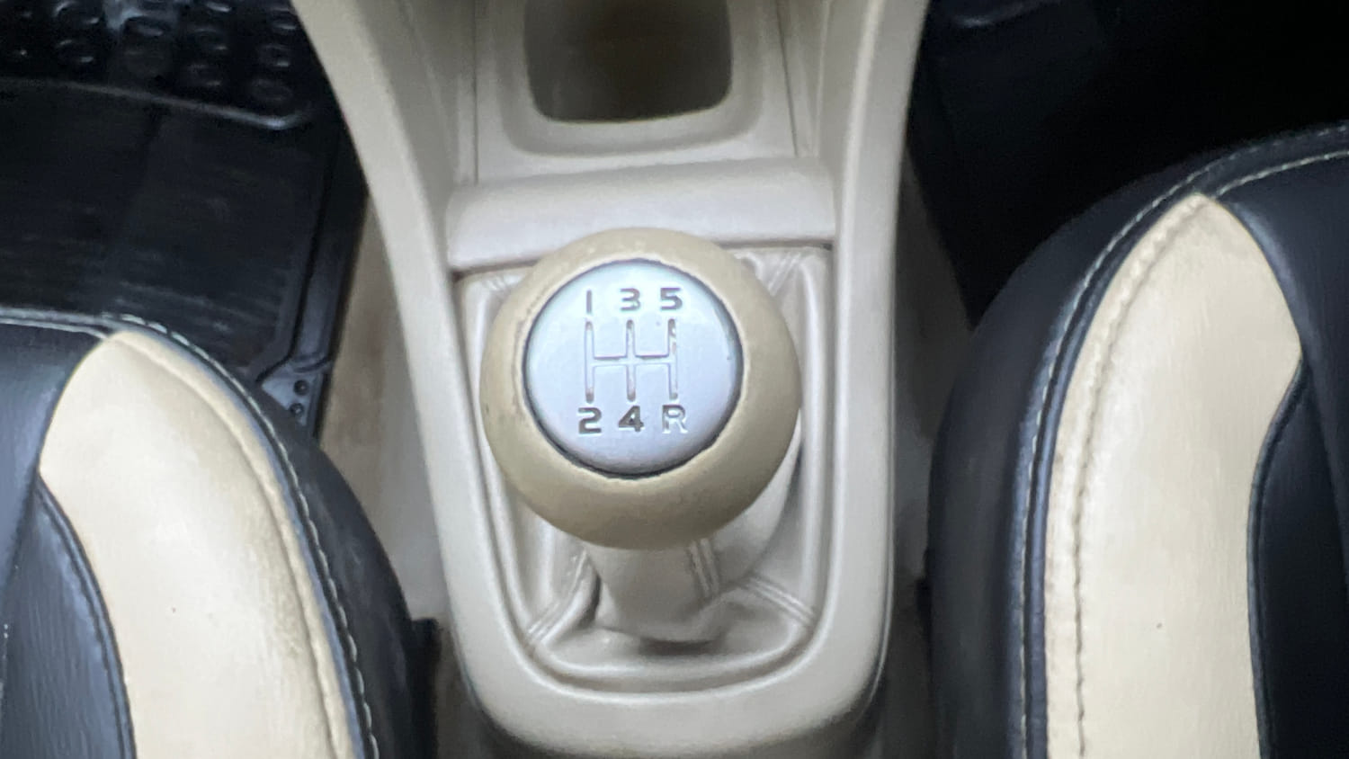 Used 2012 Maruti Suzuki Swift Dzire VXI Petrol Manual interior GEAR  KNOB VIEW