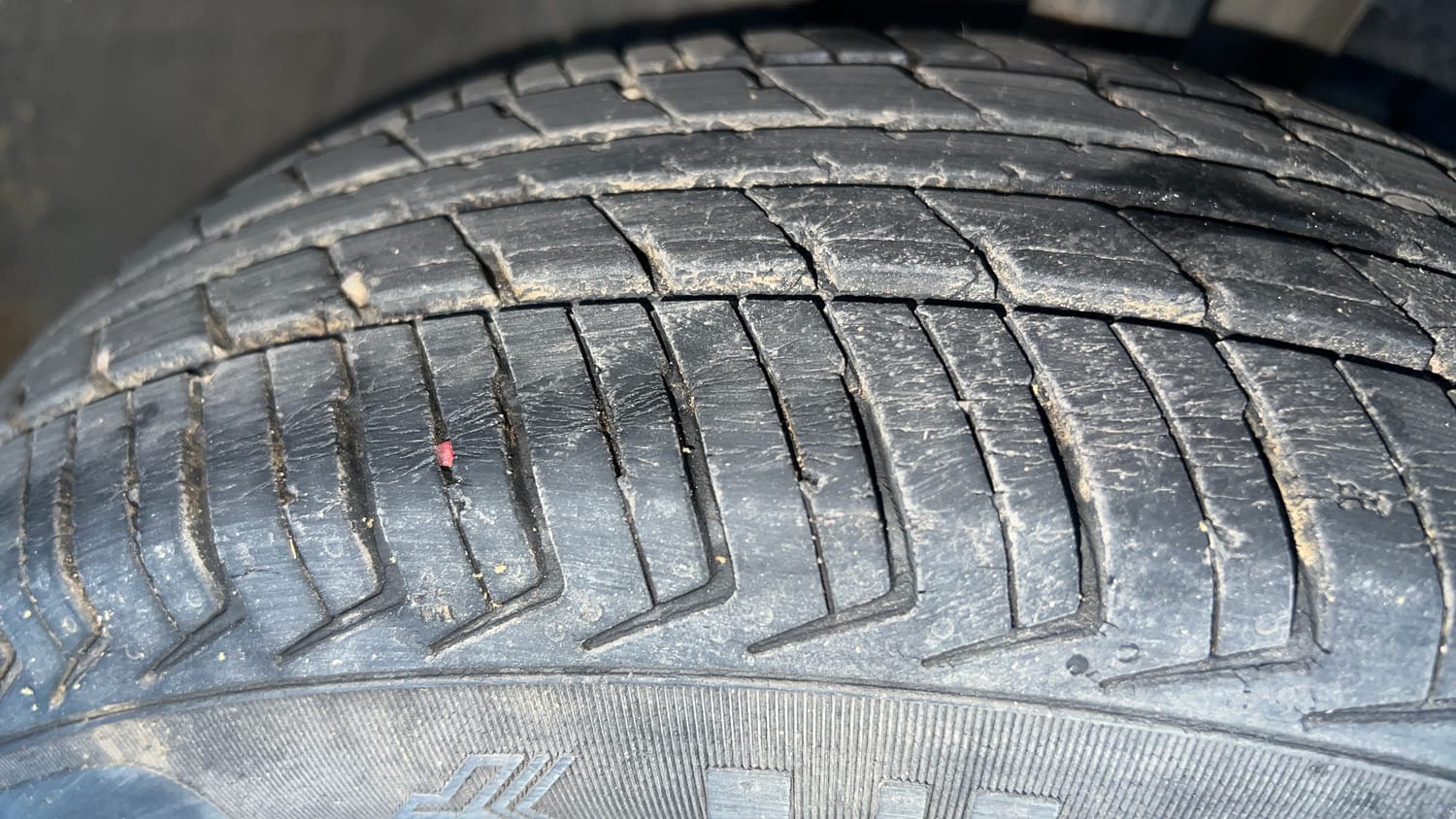 Used 2017 Renault Kwid 1.0 RXT AMT Petrol Automatic tyres RIGHT FRONT TYRE TREAD VIEW