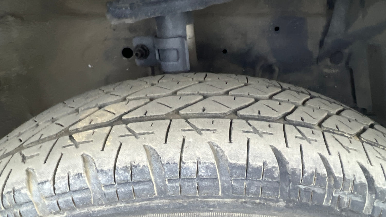 Used 2012 Maruti Suzuki Swift Dzire VXI Petrol Manual tyres RIGHT FRONT TYRE TREAD VIEW