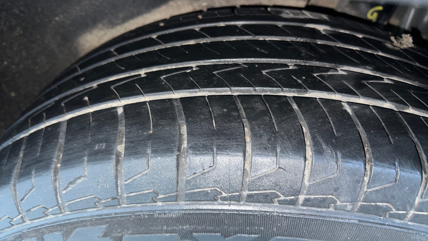 Used 2022 Hyundai Alcazar Prestige (O) 7 STR 1.5 Diesel AT Diesel Automatic tyres LEFT REAR TYRE TREAD VIEW
