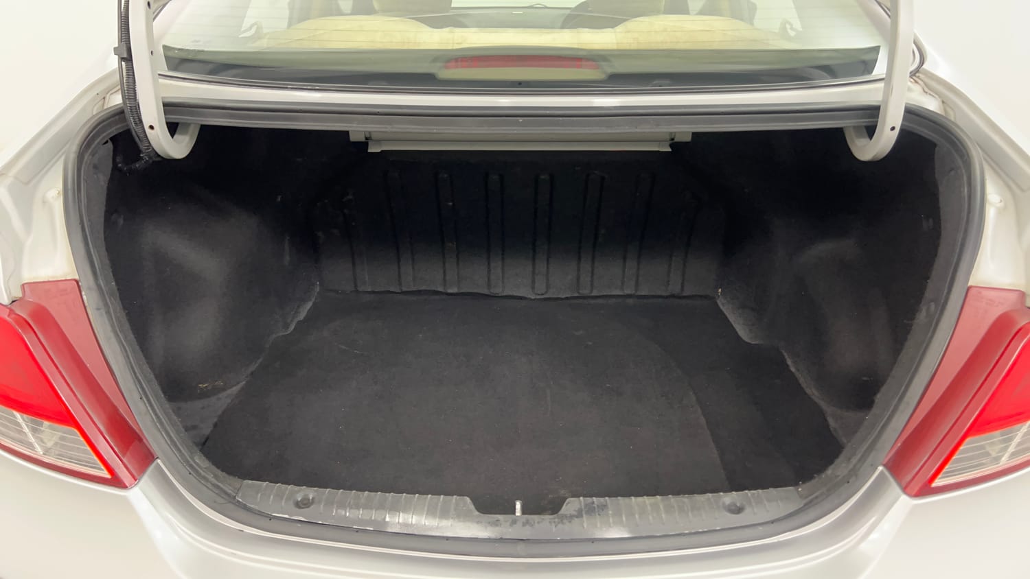 Used 2016 Hyundai Verna 1.6 VTVT SX AT Petrol Automatic interior DICKY INSIDE VIEW